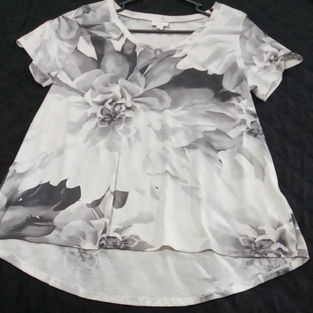 Women’s Gray Floral Short Sleeve Top